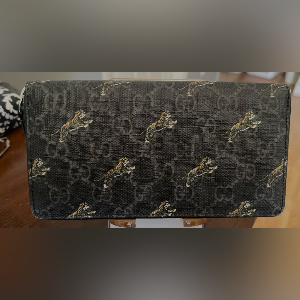 Gucci Gg Supreme Tiger Print Zippy Wallet Luxurious Monogram Design